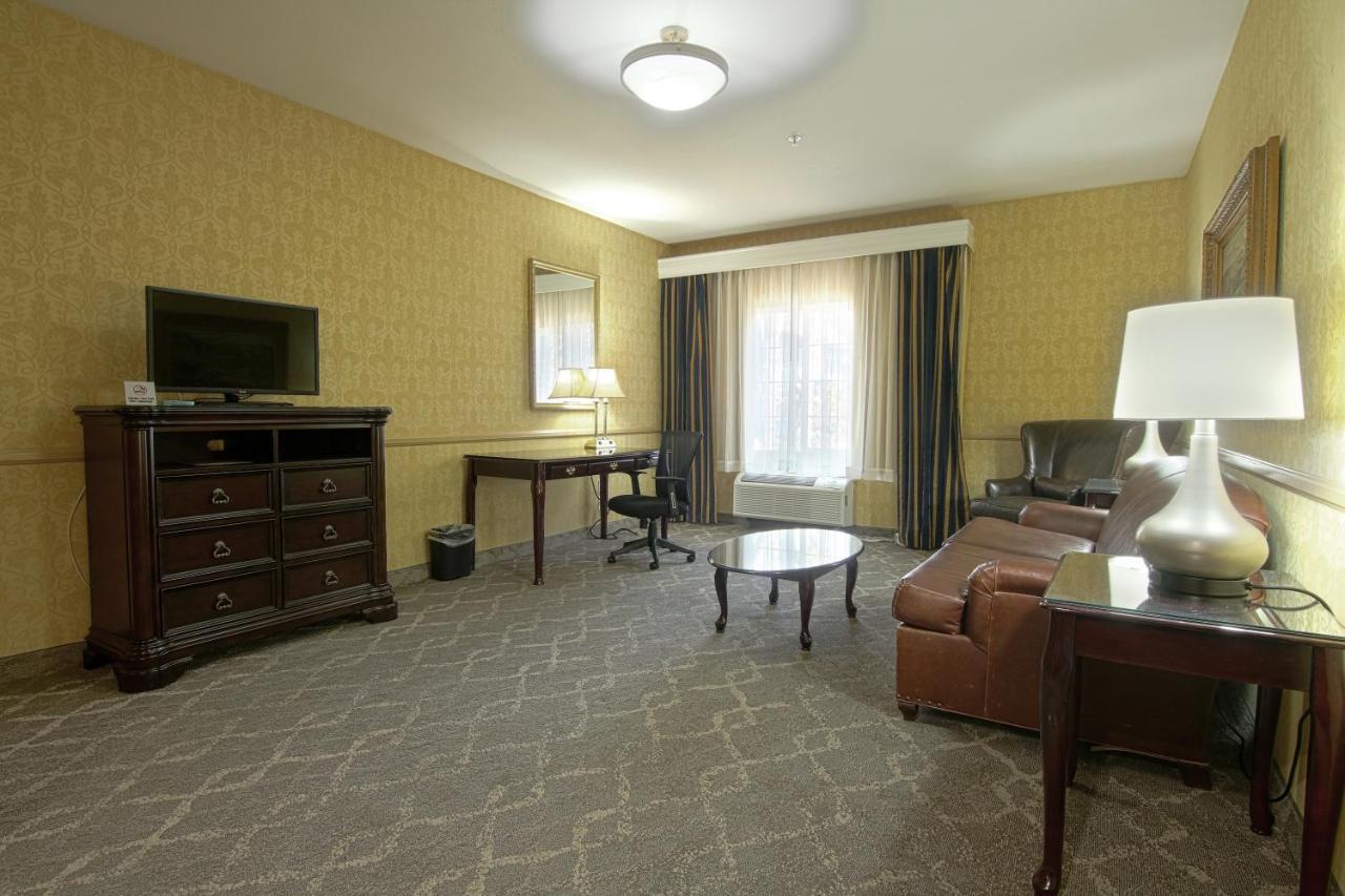 Azure Hotel&Suites Ontario Trademark Collection By Wyndham Exteriér fotografie