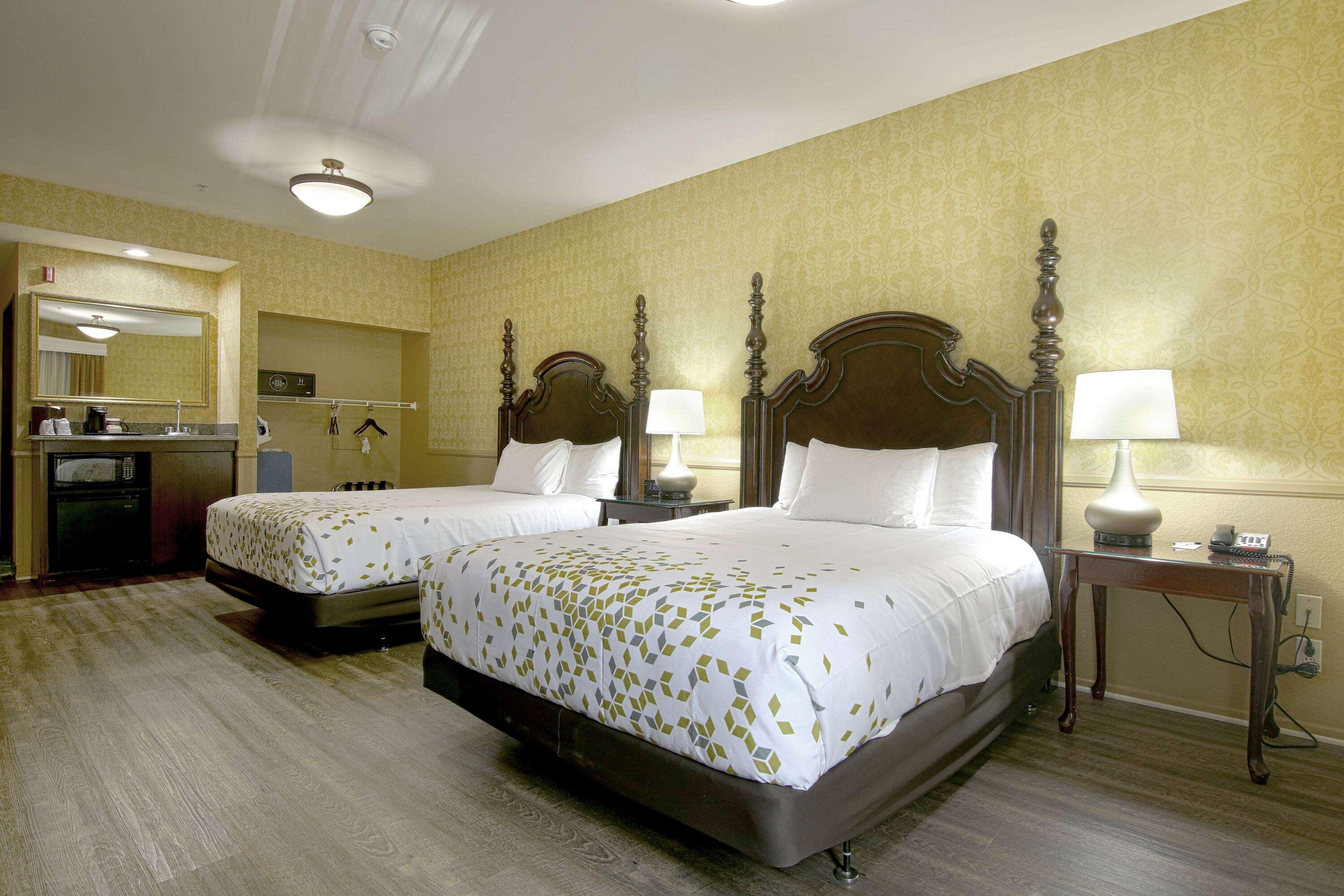 Azure Hotel&Suites Ontario Trademark Collection By Wyndham Exteriér fotografie